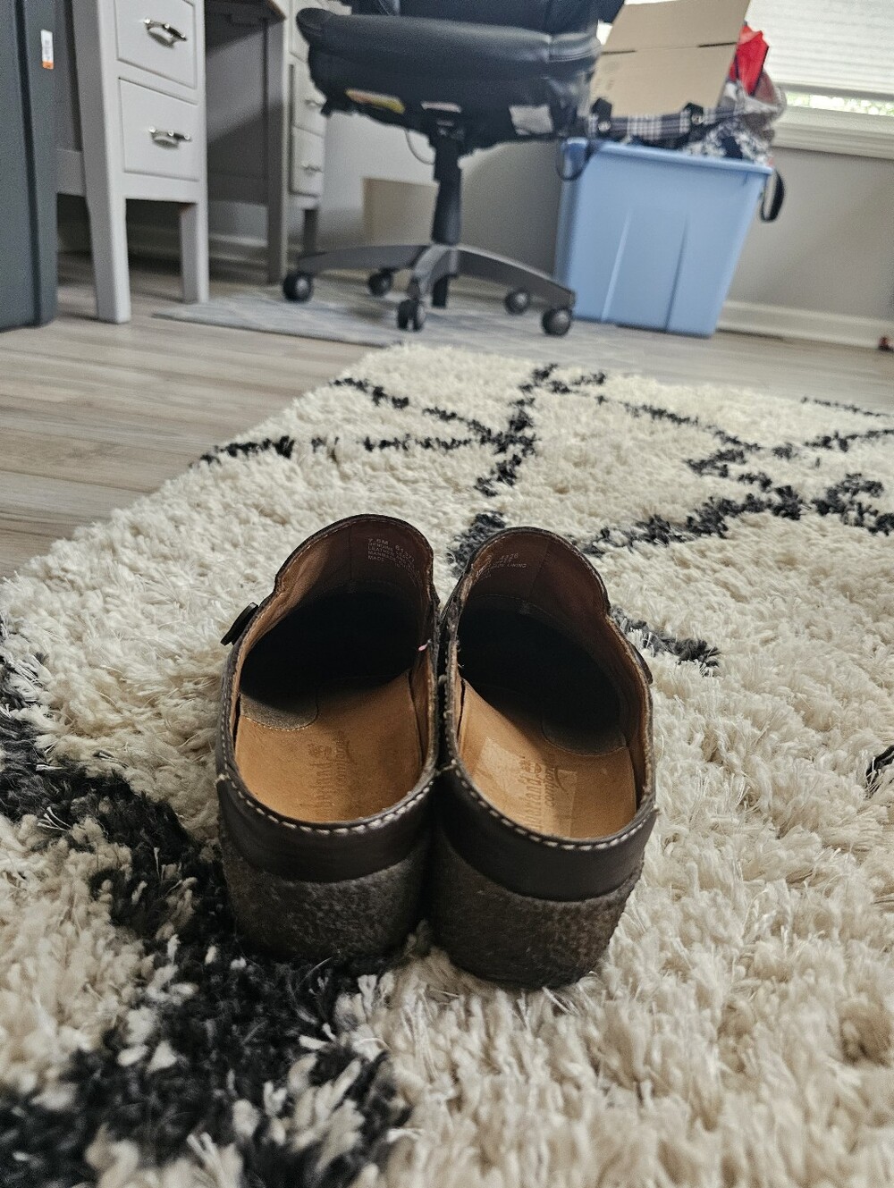 Timberland Comforia Overton Leather Clogs - Picture 6 of 9